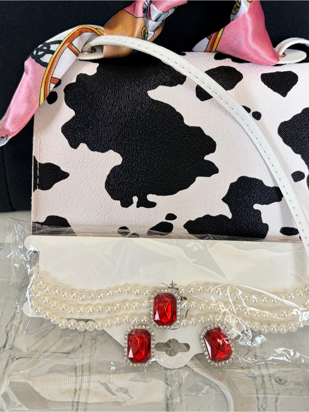 Black & White design purse.BUY ONE GET ONE FREE . Mix & Match Any Style! [BOGO] - Picture 5 of 5